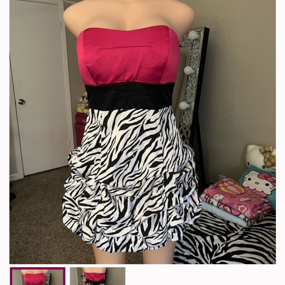 NWT! Ruby rox pink and zebra strapless Y2K vintage dress
Juniors 7